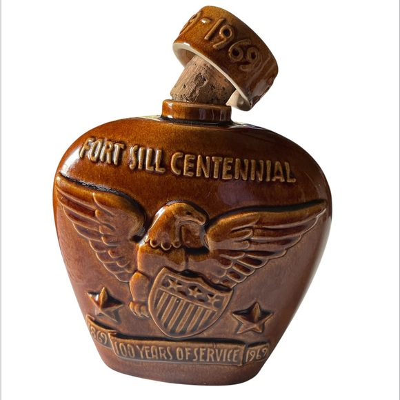 Vintage 1869-1969 JW Dant Ceramic Whiskey Decanter Fort Sill Centennial Eagle - Picture 5 of 8